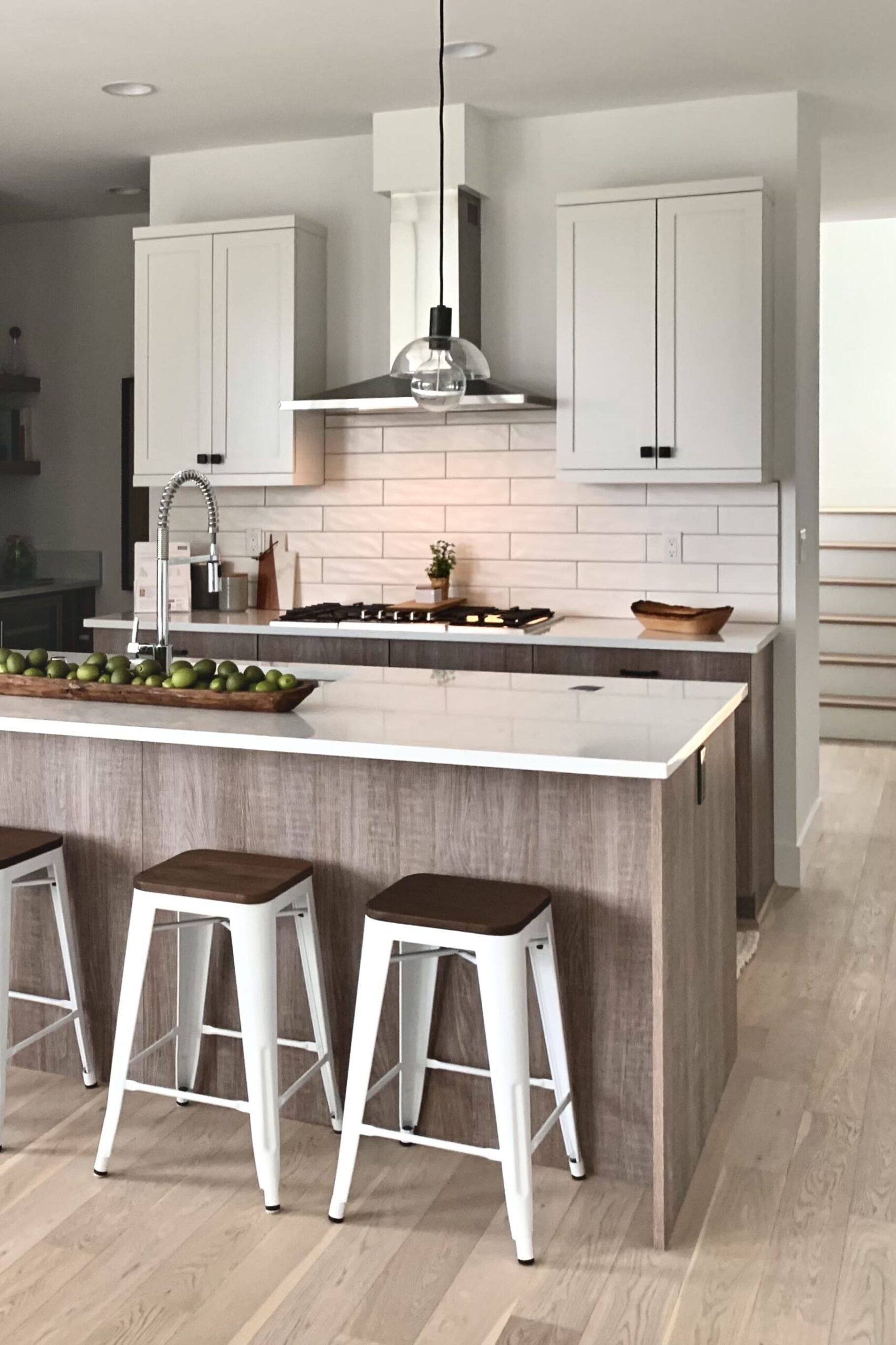 Modern and clean look kitchen done by Artbrick LLC for a kitchen remodel in Seattle.